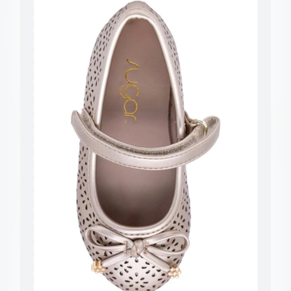 KIDS' LASER CUT MARY JANE FLAT IN CHAMPAGNEA tacked bow size 6 new - Picture 1 of 2